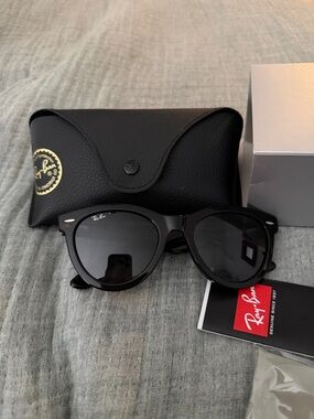 Ray-Ban Black Round Sunglasses